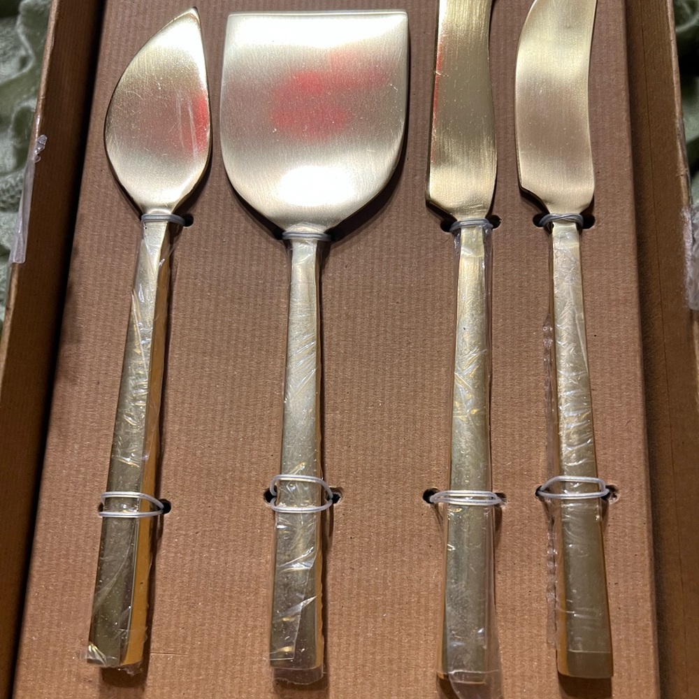 Pottery Barn. New set of 4 gold Luna cheese knives.SOLD